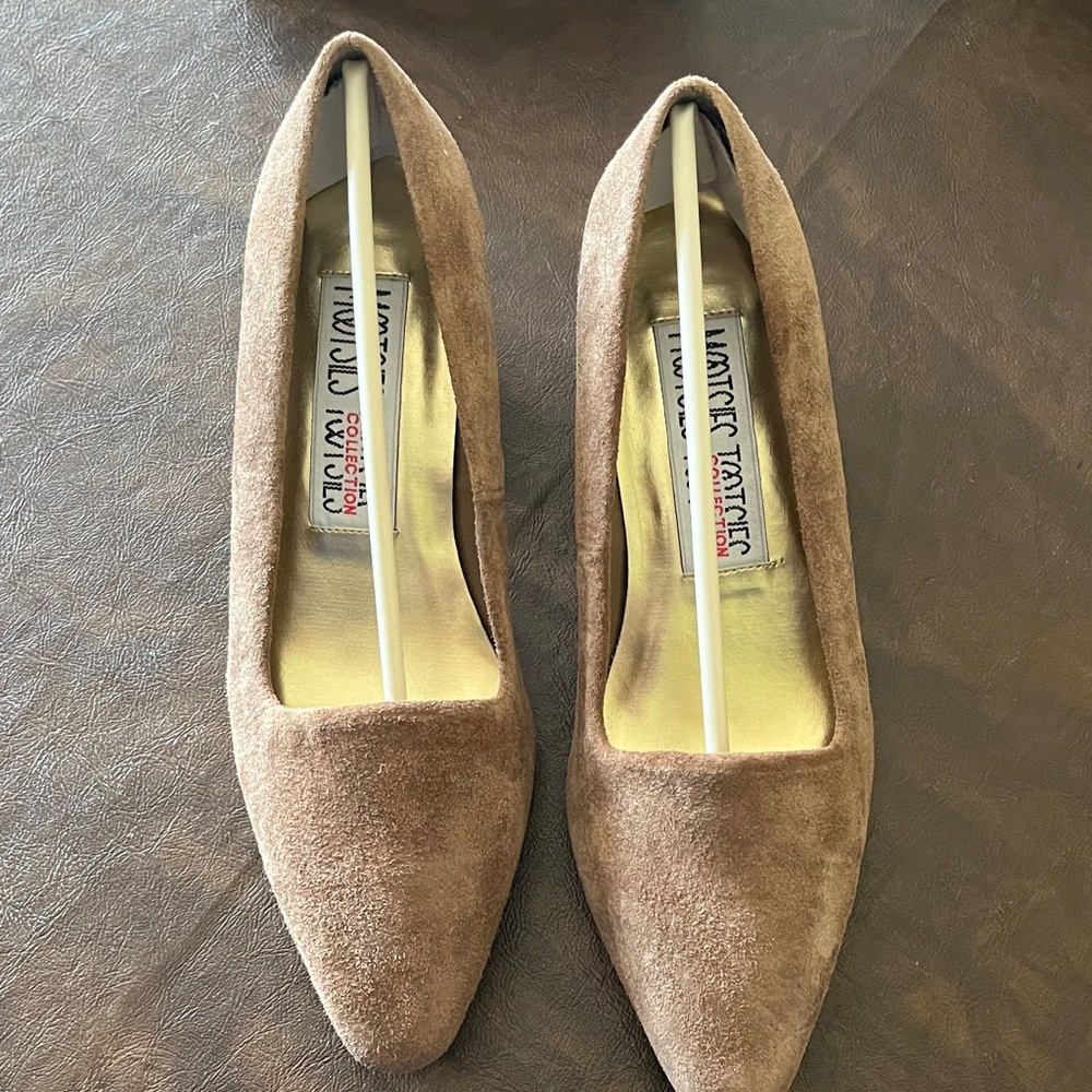 Mootsies Tootsies Vintage 1990’s Tan Suede Heels New Size 7 1/2